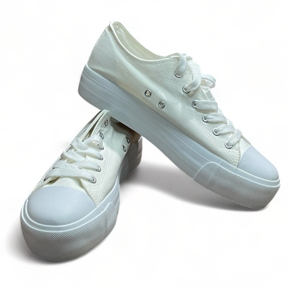 Shoes - Women's white canvas low top sneakers with thick sole and rubber toe cap, New